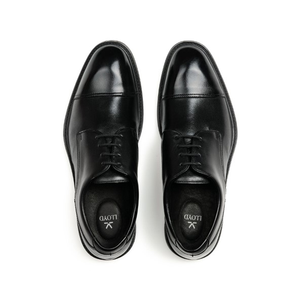 Moški elegantni čevlji LLOYD X-MOTION 150 BLACK iz črnega gladkega usnja z vezalkami, usnjeno podlogo in inovativno tehnologijo X-MOTION za vrhunsko udobje pri poslovnem in svečanem nošenju.