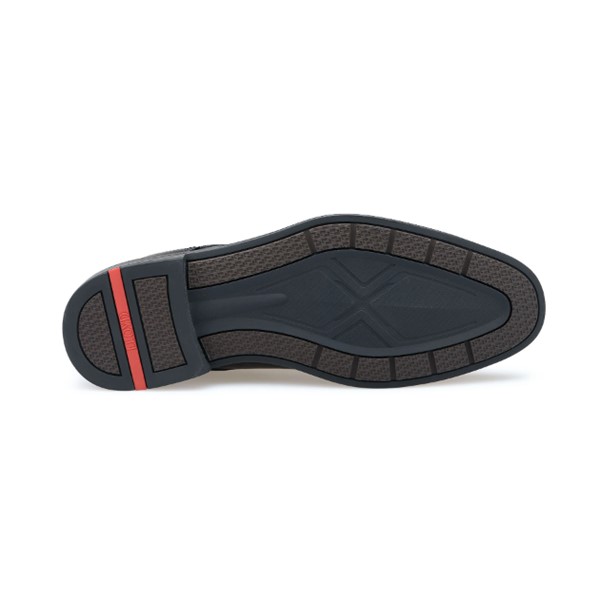 Moški elegantni čevlji LLOYD X-MOTION 150 BLACK iz črnega gladkega usnja z vezalkami, usnjeno podlogo in inovativno tehnologijo X-MOTION za vrhunsko udobje pri poslovnem in svečanem nošenju.