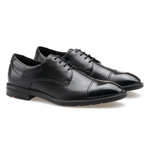Moški elegantni čevlji LLOYD X-MOTION 150 BLACK iz črnega gladkega usnja z vezalkami, usnjeno podlogo in inovativno tehnologijo X-MOTION za vrhunsko udobje pri poslovnem in svečanem nošenju.