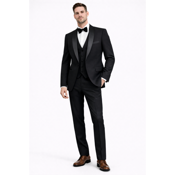 Elegantna moška tridelna smoking obleka 700/1 v slim fit kroju. Popolna izbira za poroke, gala dogodke in svečane priložnosti. Kakovost in stil – OKMAL.