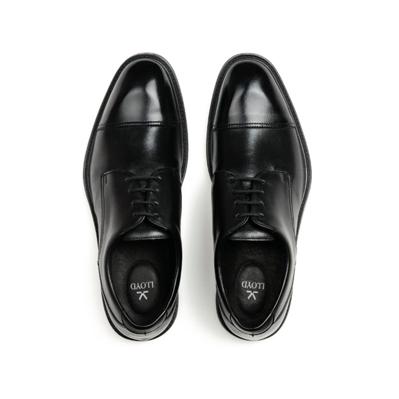Moški elegantni čevlji LLOYD X-MOTION 150 BLACK iz črnega gladkega usnja z vezalkami, usnjeno podlogo in inovativno tehnologijo X-MOTION za vrhunsko udobje pri poslovnem in svečanem nošenju.