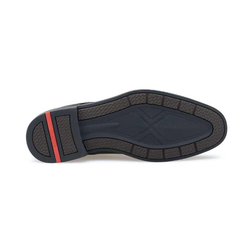 Moški elegantni čevlji LLOYD X-MOTION 150 BLACK iz črnega gladkega usnja z vezalkami, usnjeno podlogo in inovativno tehnologijo X-MOTION za vrhunsko udobje pri poslovnem in svečanem nošenju.