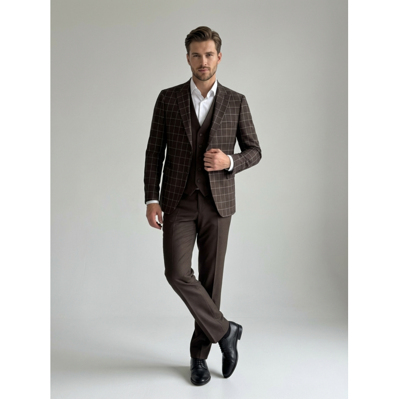 Elegantna moška trodelna obleka TK4424 v rjavi karo kombinaciji združuje moderen slim fit kroj, telovnik in sofisticiran stil. Popolna izbira za poroke, poslovne dogodke in posebne priložnosti.