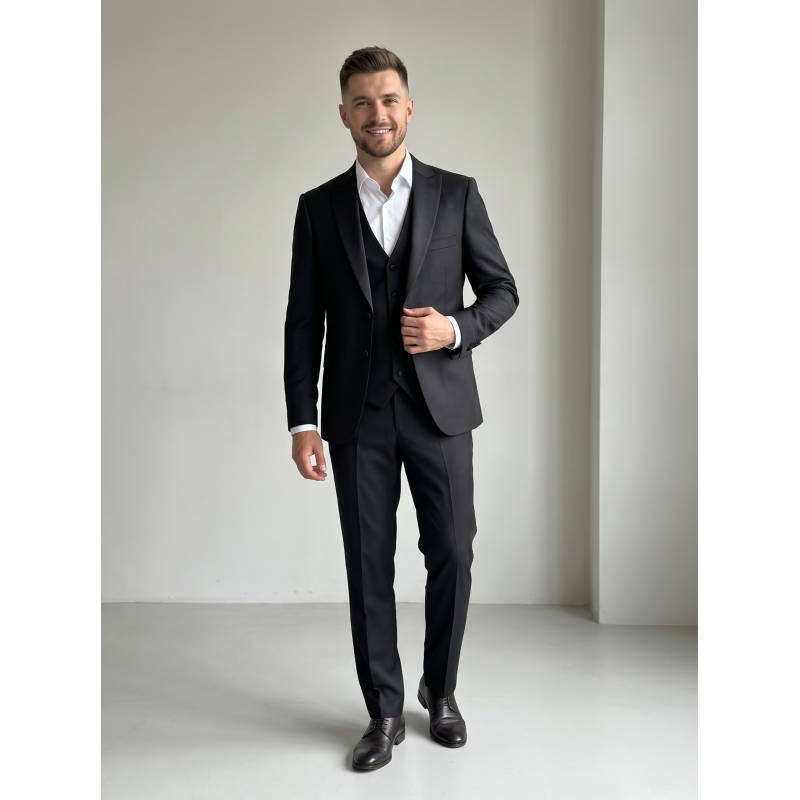 Elegantna moška trodelna svečana obleka LORD v črni barvi – premium slim fit obleka za poroke, poslovne in svečane priložnosti. Moderna moška obleka z brezčasnim elegantnim videzom.