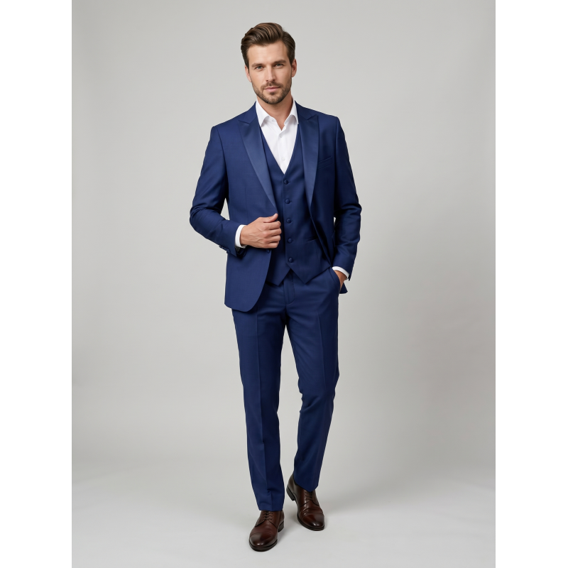 Elegantna moška trodelna svečana obleka LORD v modri barvi – slim fit kroj za poroke, poslovne in svečane priložnosti. Premium moška obleka z modernim videzom in kakovostno izdelavo.