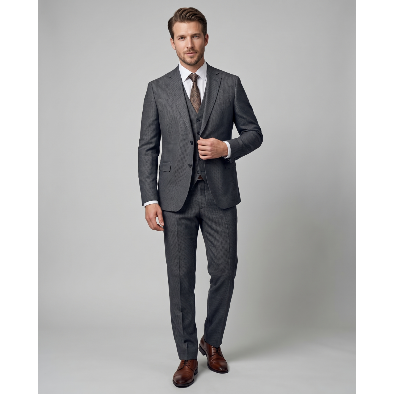 Sodobna moška tridelna slim fit obleka T4915 v temno sivi barvi z oxford tkanjem, izdelana iz kakovostne mešanice volne, poliestra in elastana. Popolna izbira za poslovne in svečane priložnosti.