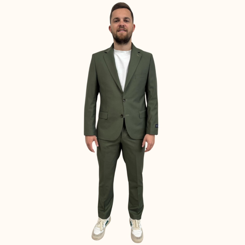 Odkrijte moško tridelno obleko slim fit MAXX v zeleni barvi. Ta elegantna in moderna obleka je idealna za poslovne in posebne priložnosti. Poudarja vašo postavo z udobnim krojem in kakovostnimi materiali. Nakupujte zdaj!
