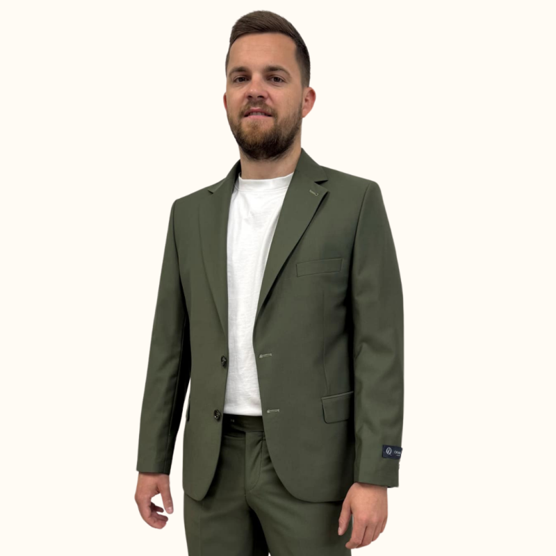 Odkrijte moško tridelno obleko slim fit MAXX v zeleni barvi. Ta elegantna in moderna obleka je idealna za poslovne in posebne priložnosti. Poudarja vašo postavo z udobnim krojem in kakovostnimi materiali. Nakupujte zdaj!